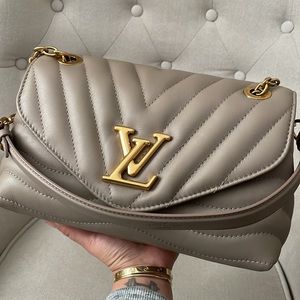 Louis Vuitton new wave chain bag